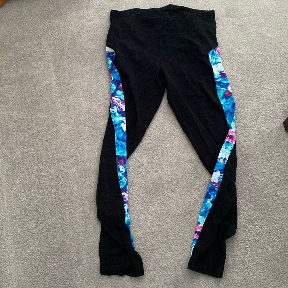 Live love, dream size large black leggings to the ankle with design on side